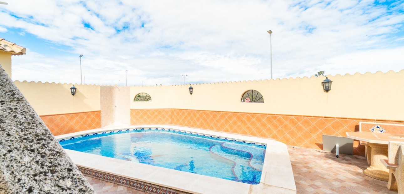 Herverkoop - Terraced house -
Orihuela - Desamparados-Hurchillo-Torremendo