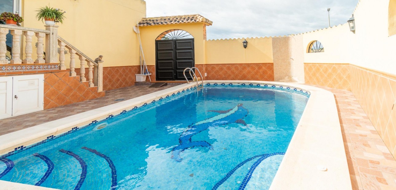 Herverkoop - Terraced house -
Orihuela - Desamparados-Hurchillo-Torremendo