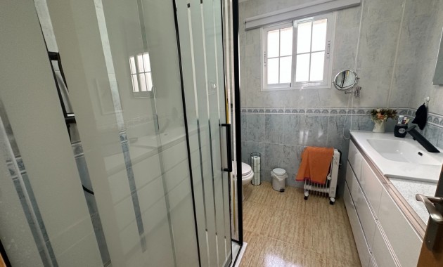 Herverkoop - Herenhuis -
Bigastro