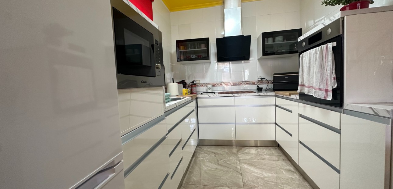 Herverkoop - Herenhuis -
Bigastro