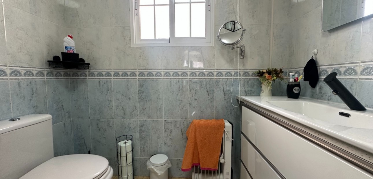 Herverkoop - Herenhuis -
Bigastro