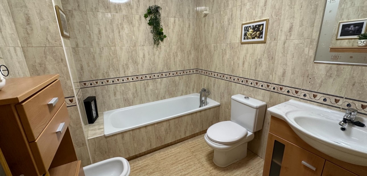 Herverkoop - Herenhuis -
Bigastro