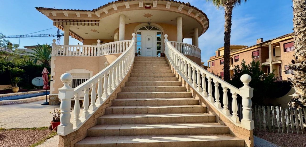 Sale - Villa -
Benferri