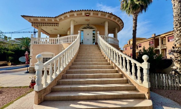 Sale - Villa -
Benferri