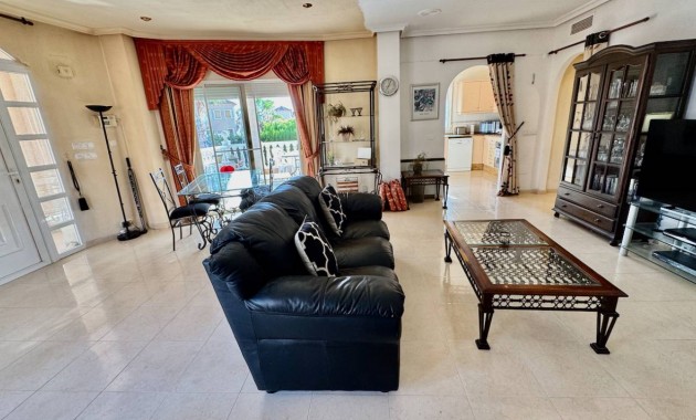 Sale - Villa -
Benferri