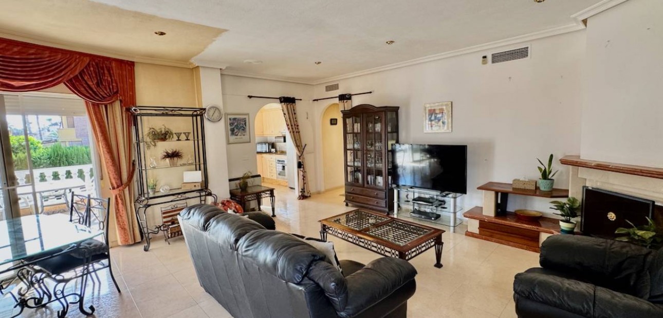 Sale - Villa -
Benferri