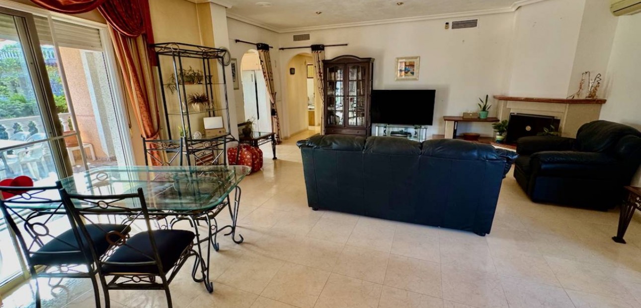 Sale - Villa -
Benferri