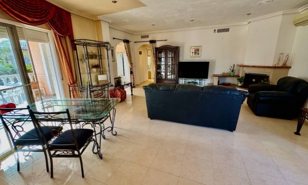 Sale - Villa -
Benferri