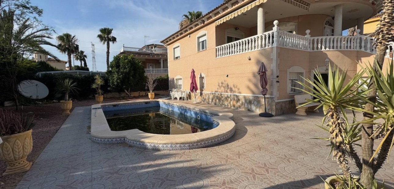 Sale - Villa -
Benferri