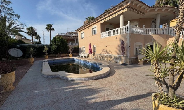 Sale - Villa -
Benferri