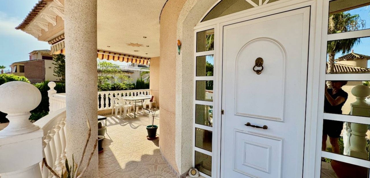 Sale - Villa -
Benferri