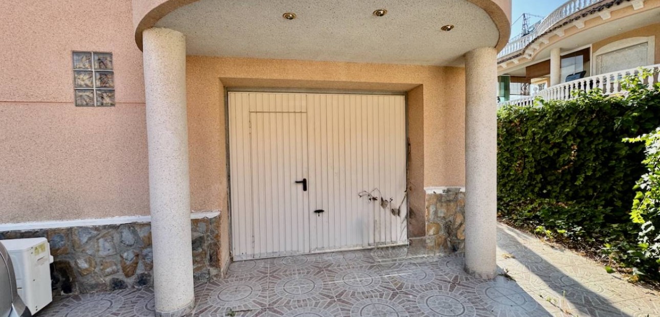 Sale - Villa -
Benferri