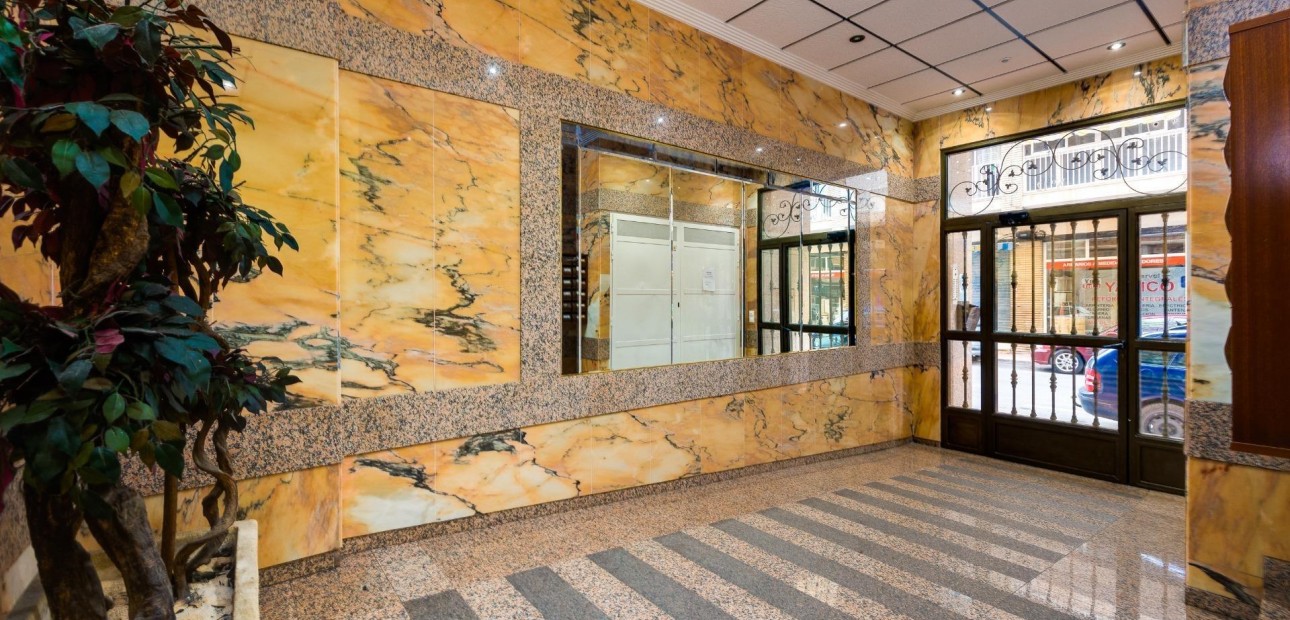 Herverkoop - Appartement / flat -
Torrevieja - Centro