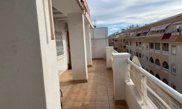 Herverkoop - Appartement / flat -
Torrevieja - Estacion de autobuses