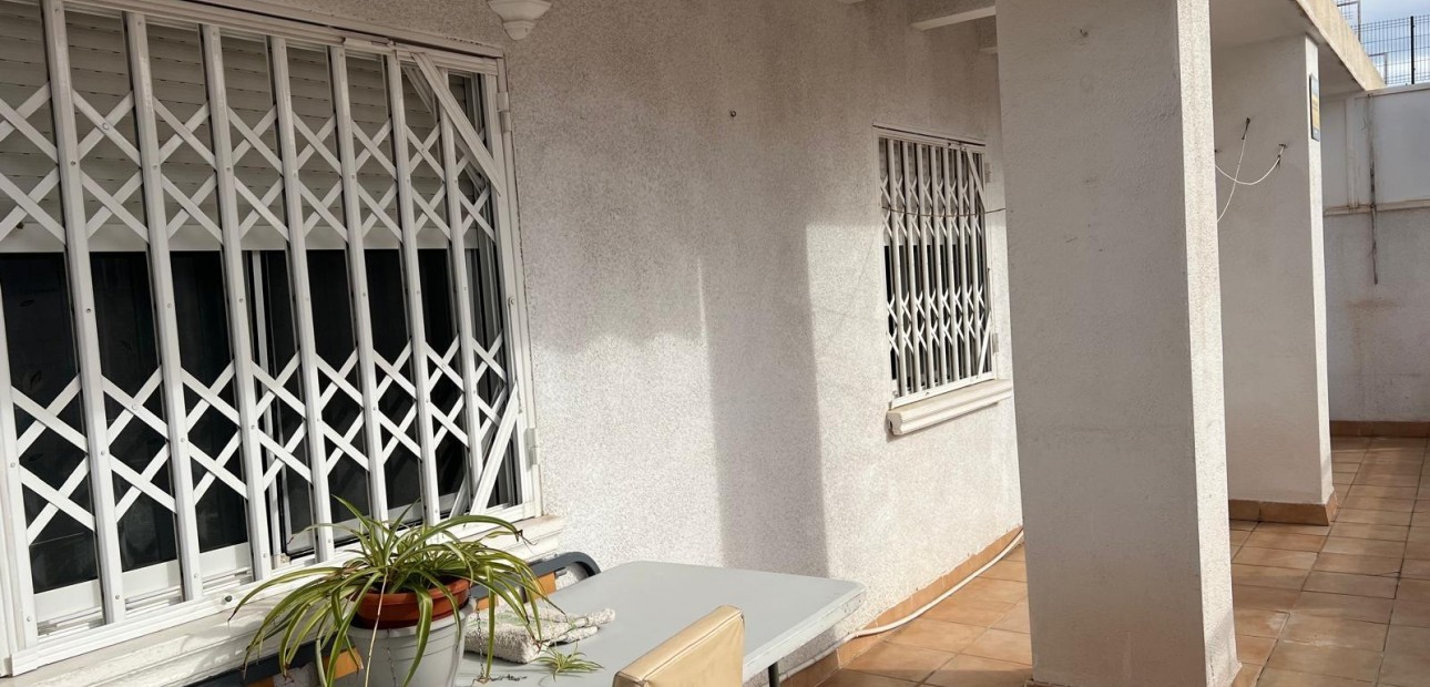 Herverkoop - Appartement / flat -
Torrevieja - Estacion de autobuses