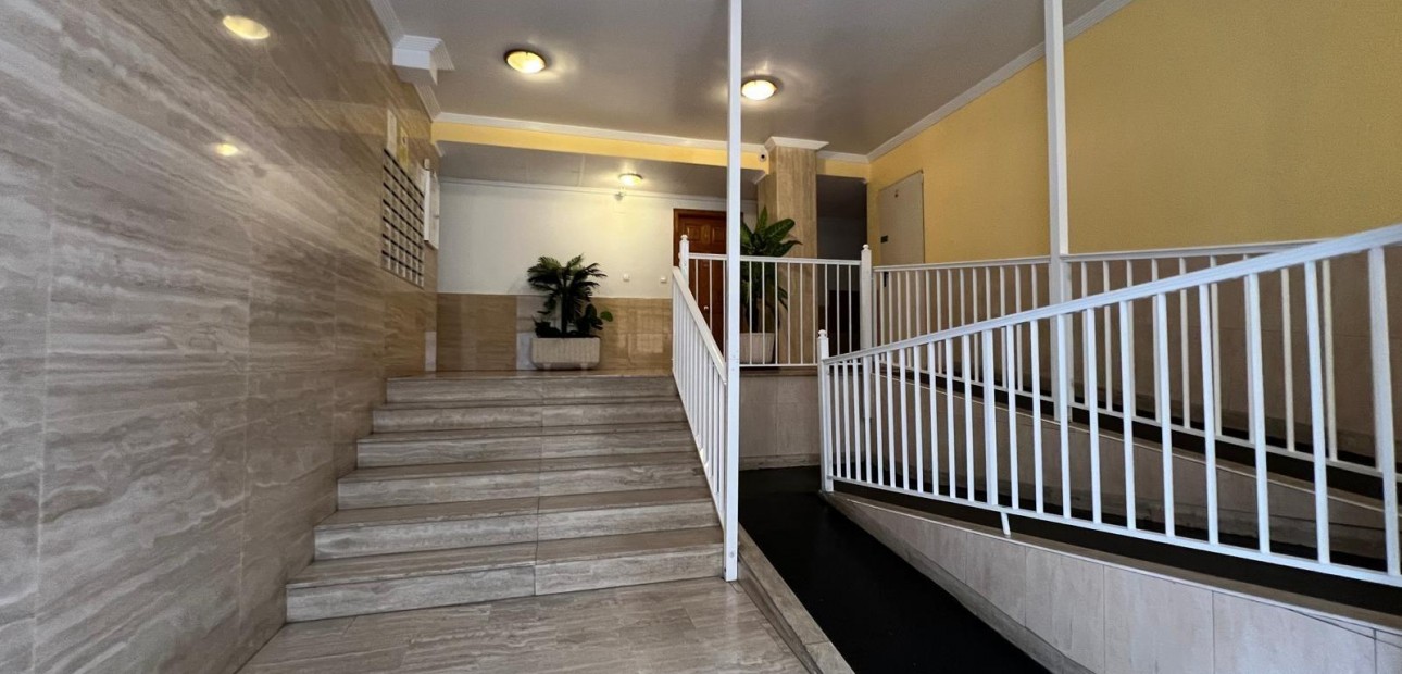 Herverkoop - Appartement / flat -
Torrevieja - Estacion de autobuses