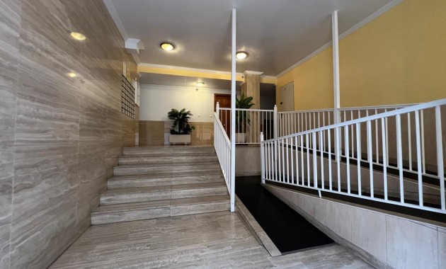 Herverkoop - Appartement / flat -
Torrevieja - Estacion de autobuses