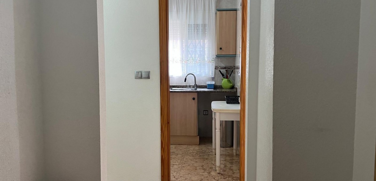 Herverkoop - Appartement / flat -
Torrevieja - Estacion de autobuses
