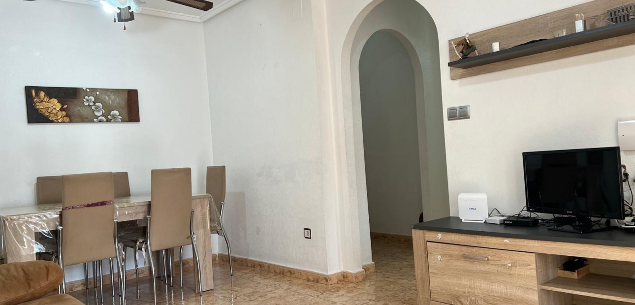 Herverkoop - Appartement / flat -
Torrevieja - Estacion de autobuses