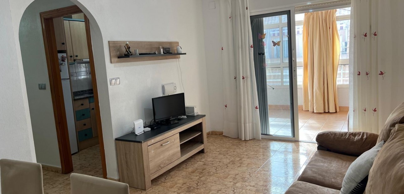 Herverkoop - Appartement / flat -
Torrevieja - Estacion de autobuses