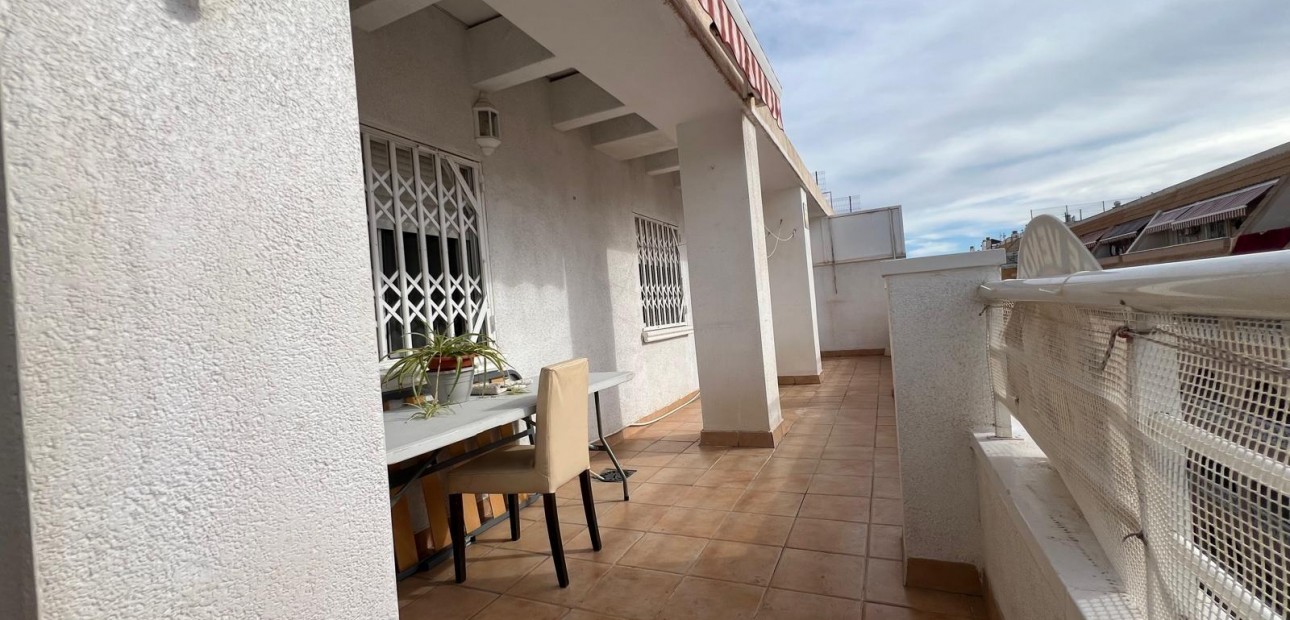 Herverkoop - Appartement / flat -
Torrevieja - Estacion de autobuses
