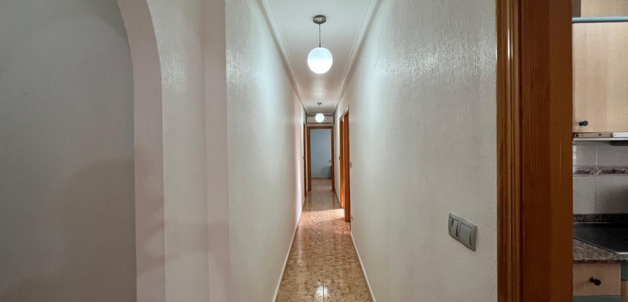 Herverkoop - Appartement / flat -
Torrevieja - Estacion de autobuses