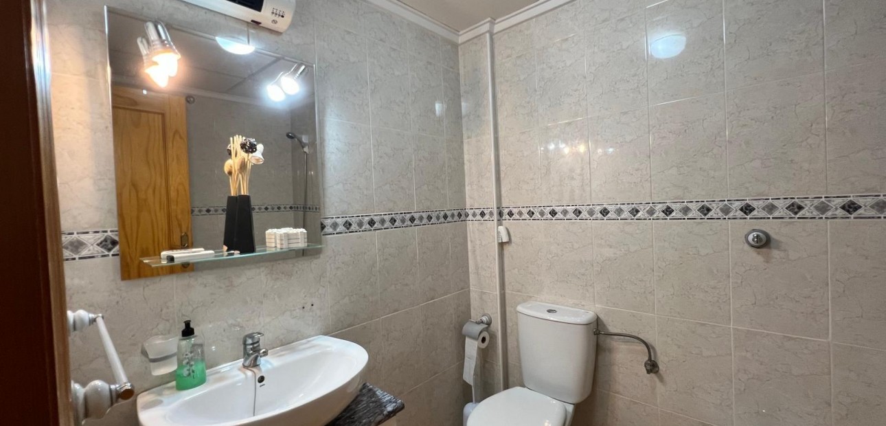 Herverkoop - Appartement / flat -
Torrevieja - Estacion de autobuses