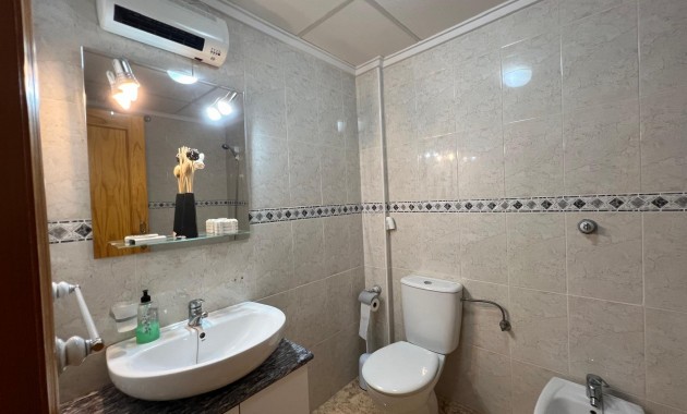 Herverkoop - Appartement / flat -
Torrevieja - Estacion de autobuses