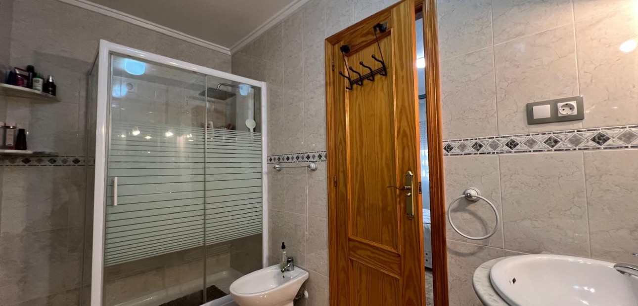 Herverkoop - Appartement / flat -
Torrevieja - Estacion de autobuses