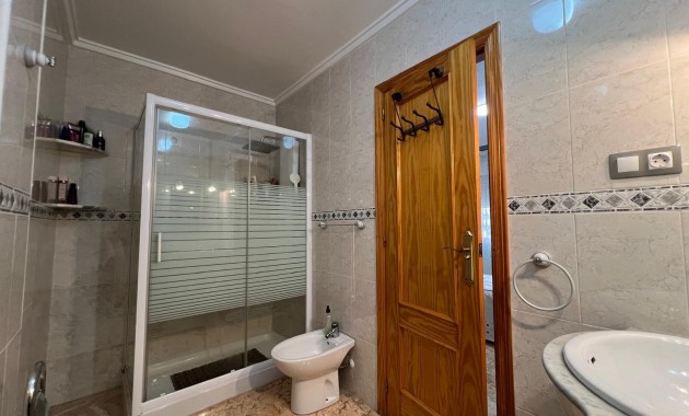 Herverkoop - Appartement / flat -
Torrevieja - Estacion de autobuses