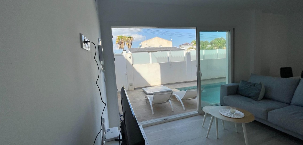 Venta - Bungalow -
Cabo Roig