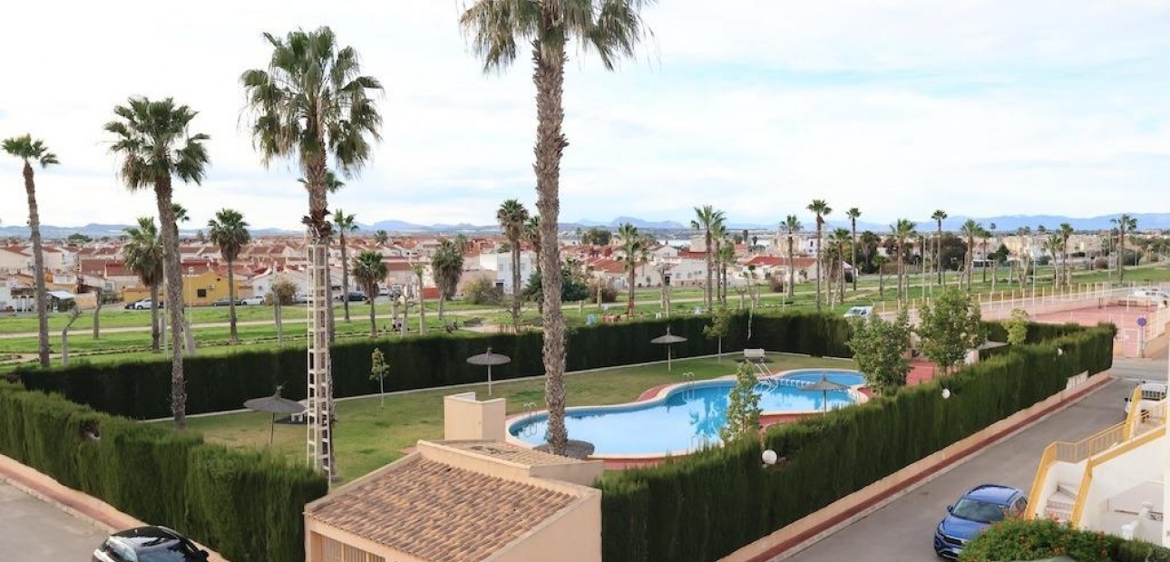 Herverkoop - Terraced house -
Torrevieja - El limonar