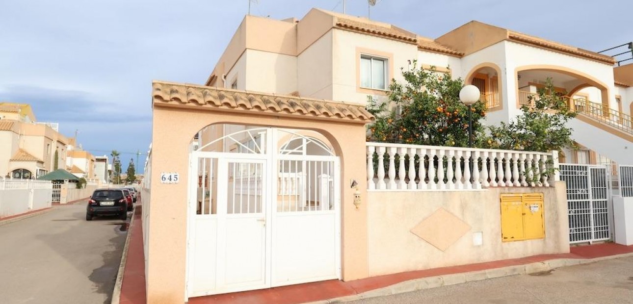 Herverkoop - Terraced house -
Torrevieja - El limonar