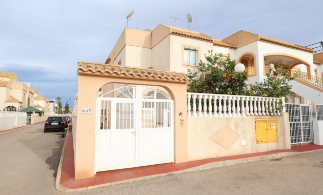 Herverkoop - Terraced house -
Torrevieja - El limonar