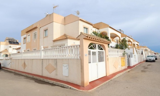 Herverkoop - Terraced house -
Torrevieja - El limonar