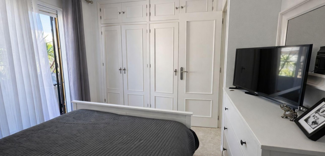 Herverkoop - Terraced house -
Torrevieja - La Siesta - El Salado - Torreta