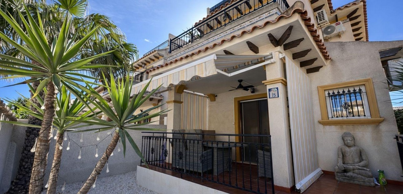 Herverkoop - Terraced house -
Torrevieja - La Siesta - El Salado - Torreta