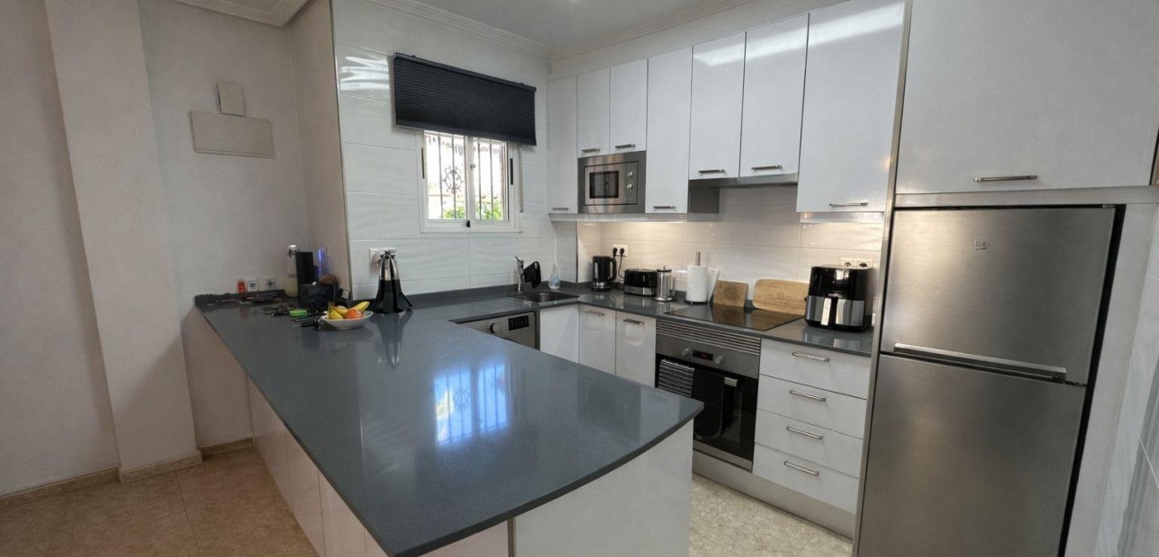 Herverkoop - Terraced house -
Torrevieja - La Siesta - El Salado - Torreta