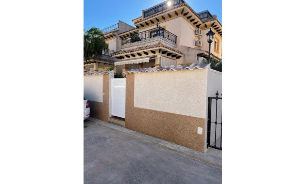 Herverkoop - Terraced house -
Torrevieja - La Siesta - El Salado - Torreta