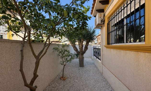 Herverkoop - Terraced house -
Torrevieja - La Siesta - El Salado - Torreta