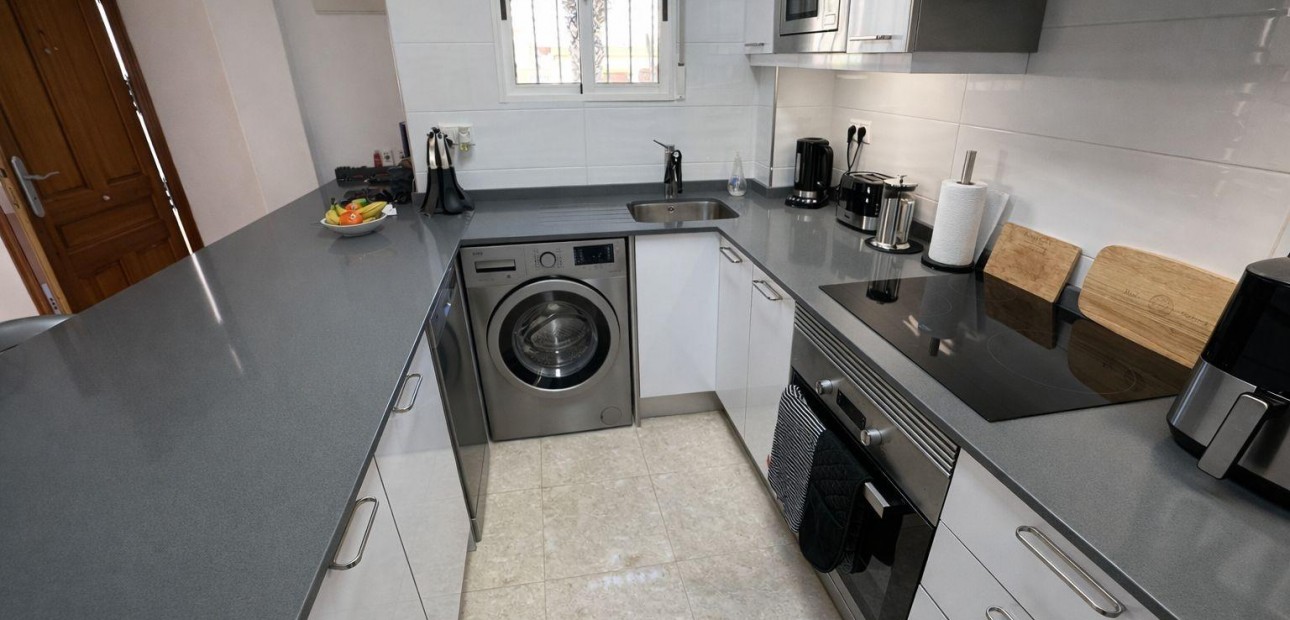 Herverkoop - Terraced house -
Torrevieja - La Siesta - El Salado - Torreta