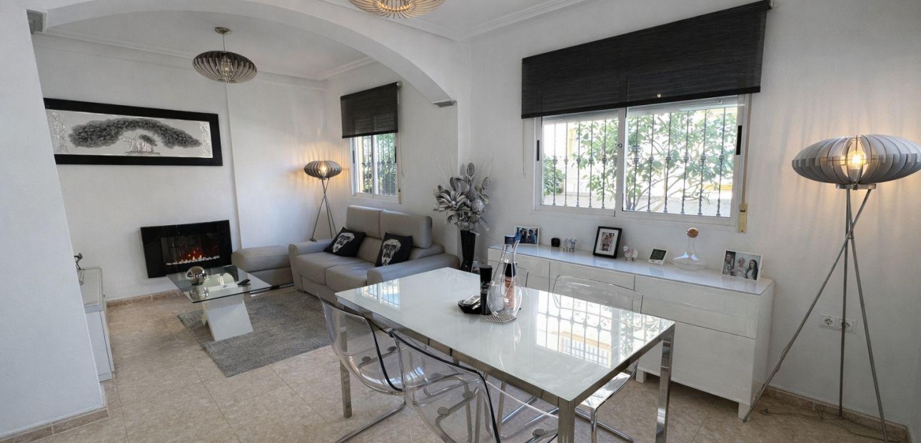 Herverkoop - Terraced house -
Torrevieja - La Siesta - El Salado - Torreta