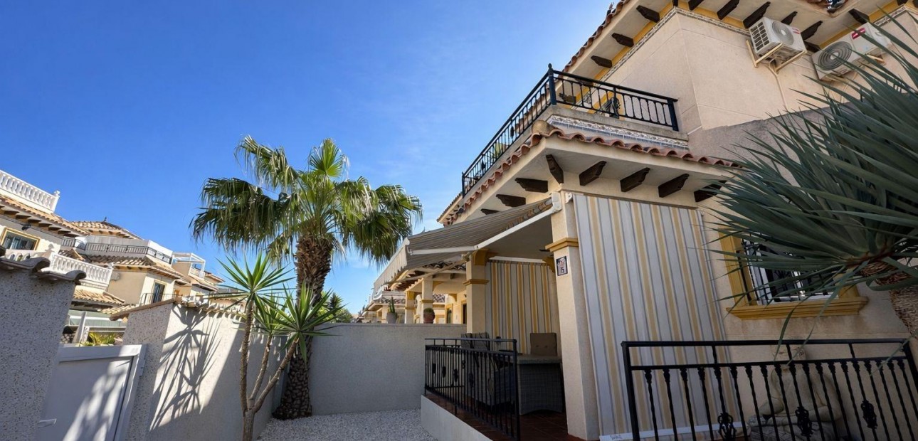 Herverkoop - Terraced house -
Torrevieja - La Siesta - El Salado - Torreta