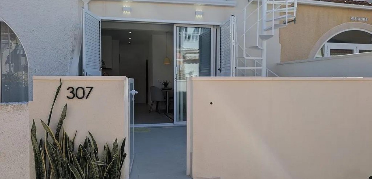 Venta - Bungalow -
Torrevieja - La Siesta - El Salado - Torreta