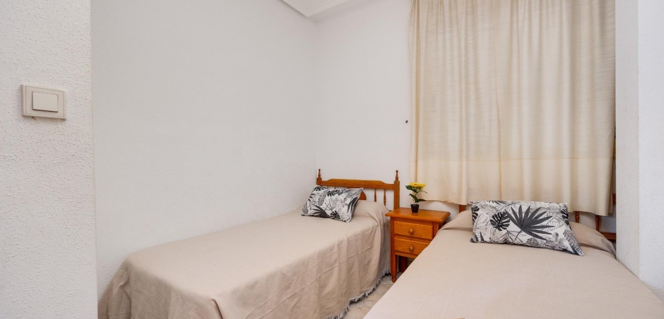 Sale - Apartment / flat -
Torrevieja - Estacion de autobuses