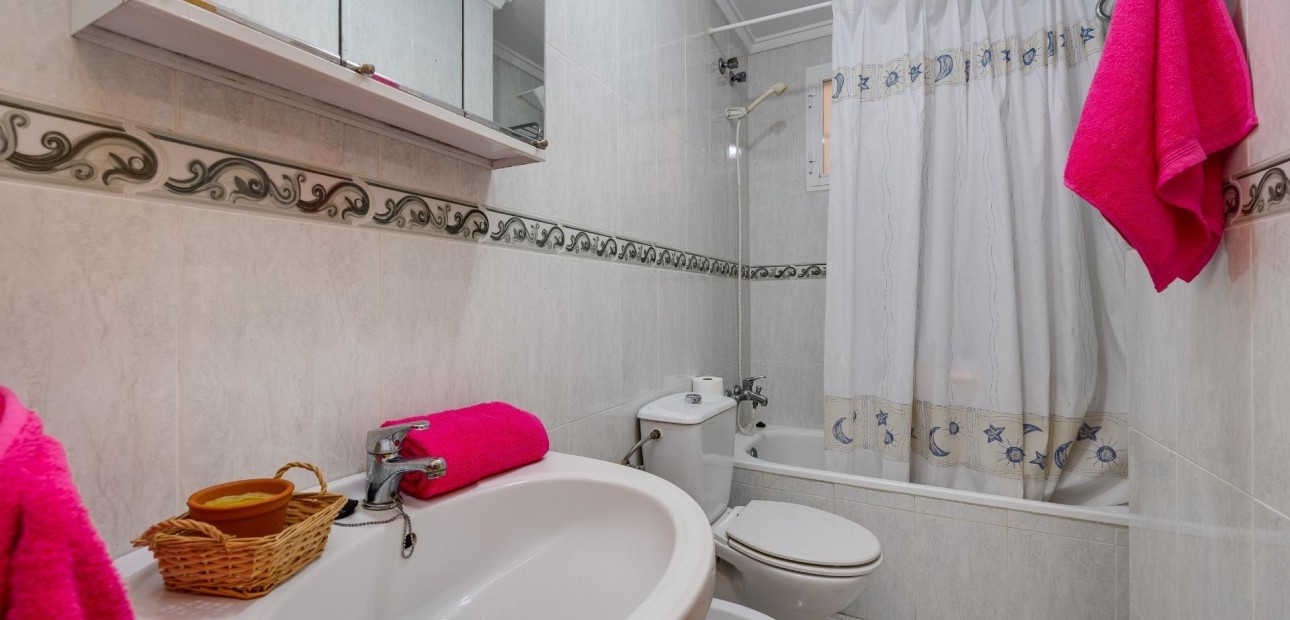 Sale - Apartment / flat -
Torrevieja - Estacion de autobuses