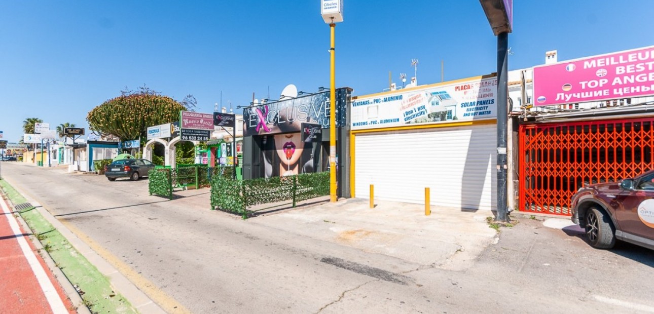 Herverkoop - Commercial Unit -
Orihuela Costa - La Regia