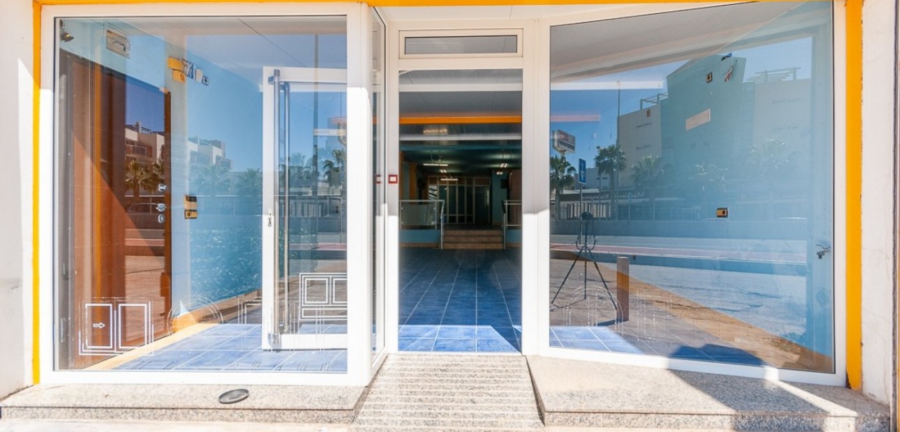 Herverkoop - Commercial Unit -
Orihuela Costa - La Regia