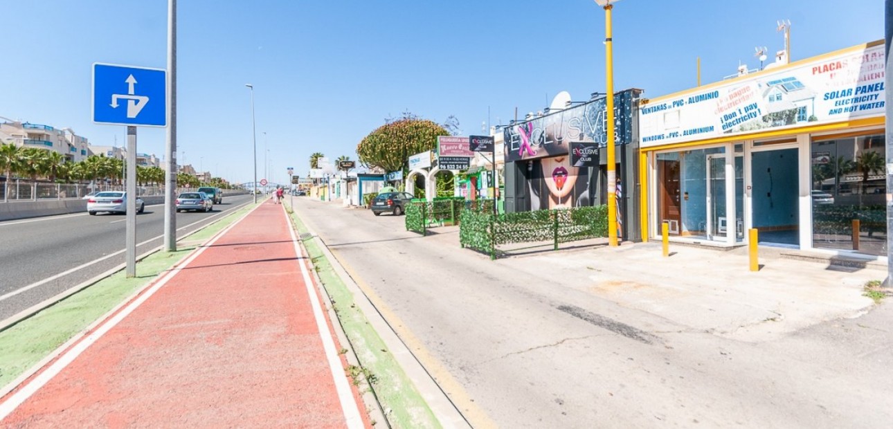 Herverkoop - Commercial Unit -
Orihuela Costa - La Regia