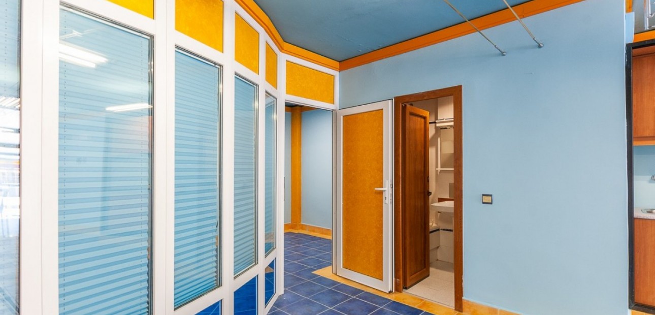 Herverkoop - Commercial Unit -
Orihuela Costa - La Regia